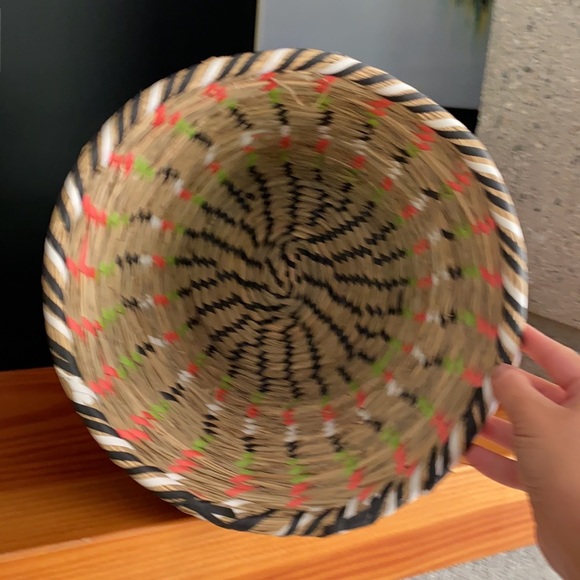 Seagrass basket / planter with multicolor detail - Picture 5 of 7